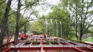 The foundation under construction with the first parts of the frame also going up.